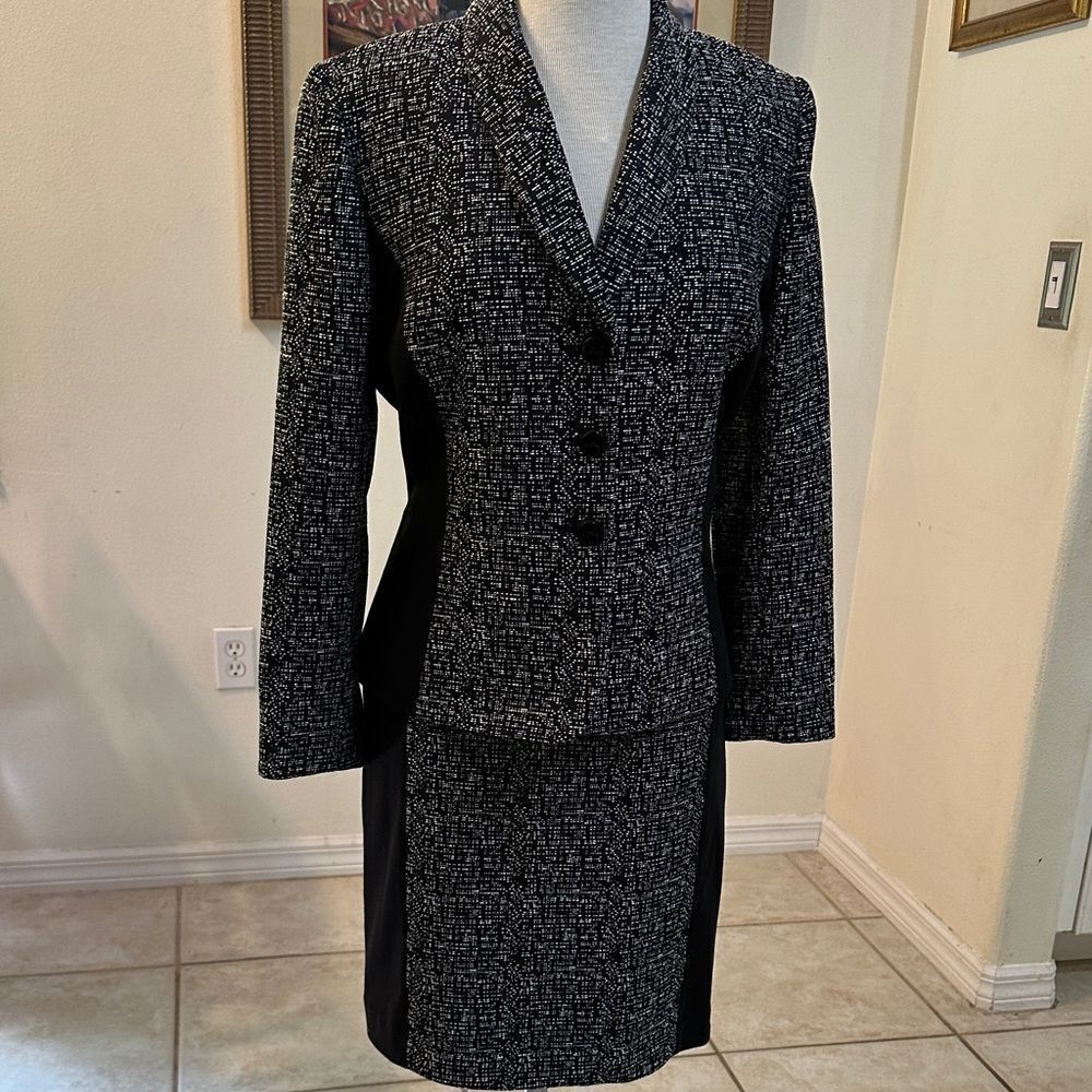 Tahari ASL Women's Black/White 2 PC Skirt Suit Size 14P - Picture 5 of 14